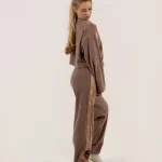 Kompletny dres welurowy GoldKiller Welur Wide w głębokim kolorze mokka, luźny krój wide leg.