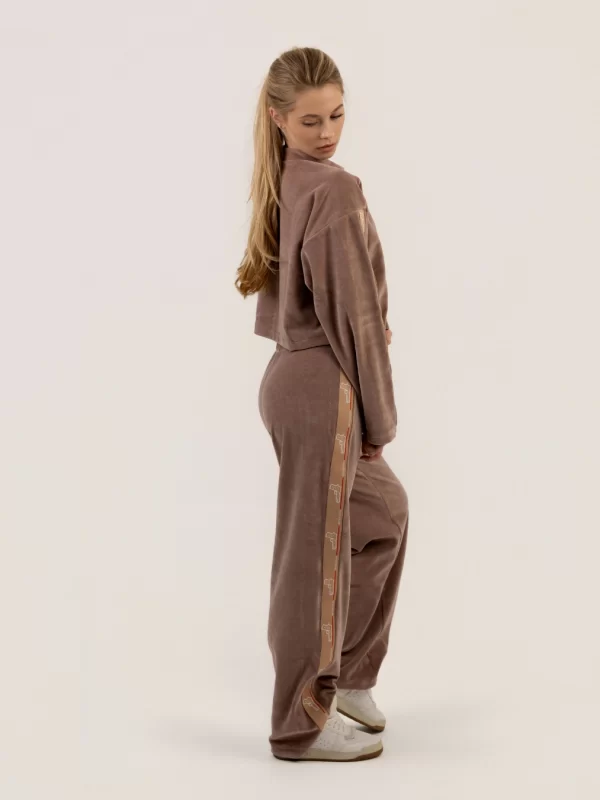 Kompletny dres welurowy GoldKiller Welur Wide w głębokim kolorze mokka, luźny krój wide leg.