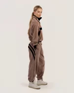 Detal luksusowego dresu welurowego GoldKiller Velvet Icon, kolor taupe i czarny.