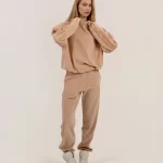 Damski komplet dresowy z luksusowego weluru marki GoldKiller, minimalistyczny krój, elegancki dres velvet.
