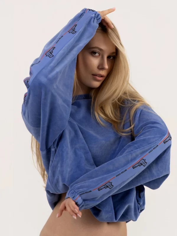Luźna bluza welurowa GoldKiller, miękki połyskujący materiał velvet, nowoczesny fason damski typu oversize.